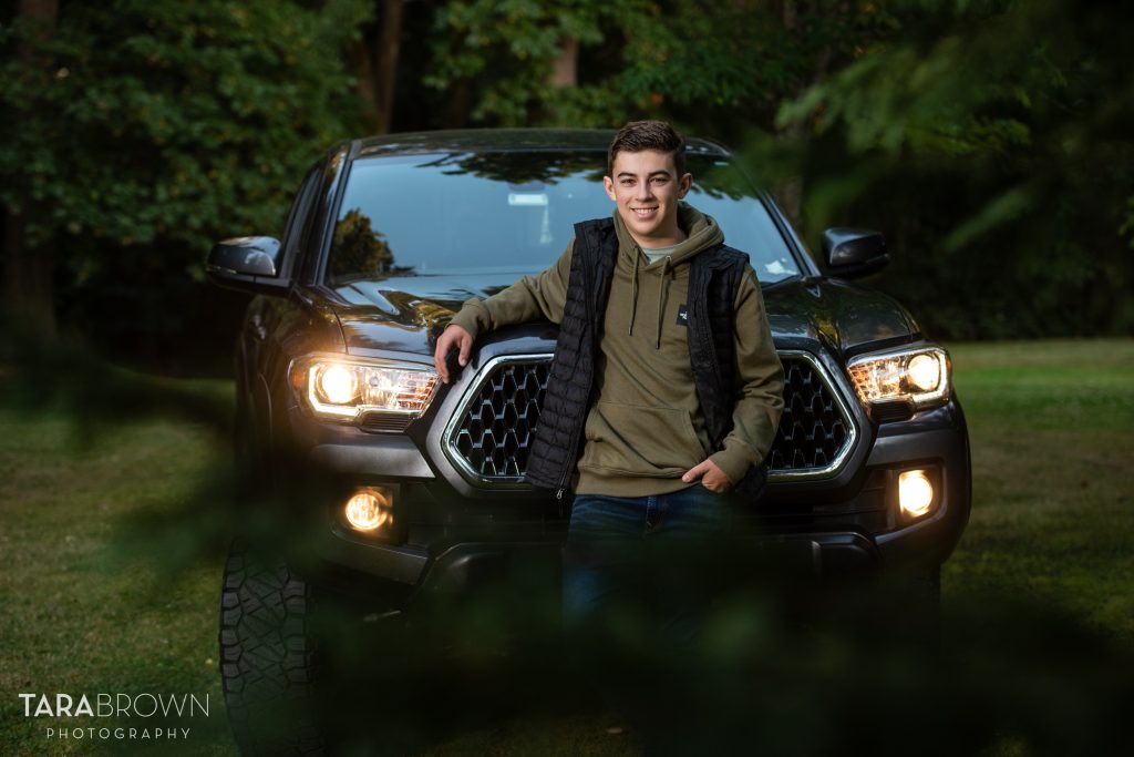 pickup-truck-senior-portraits-for-guys-seattle-photographer